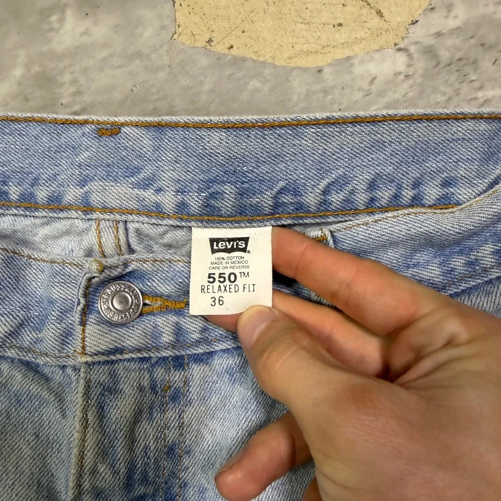 Vintage Levis 550 Relaxed Fit Denim Shorts Light Wash Mens 36 Blue 35550-1836